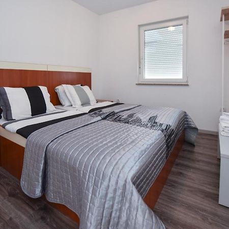 Apartments Prince & Tiffany Novalja Zewnętrze zdjęcie