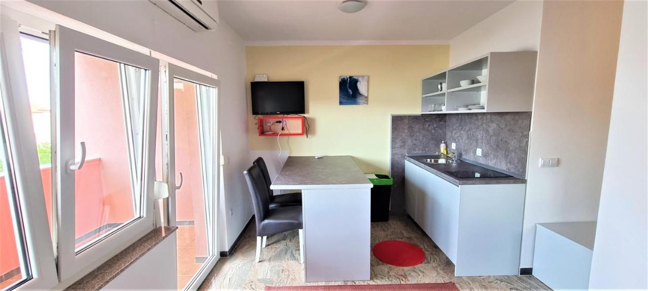 Apartments Prince & Tiffany Novalja Zewnętrze zdjęcie