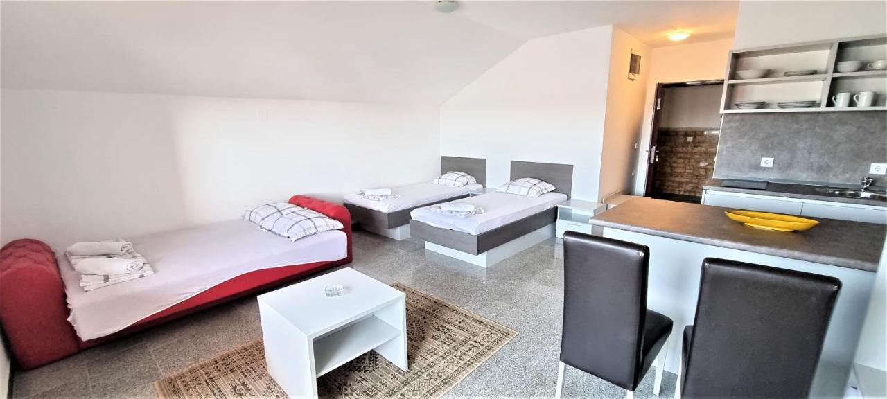 Apartments Prince & Tiffany Novalja Zewnętrze zdjęcie