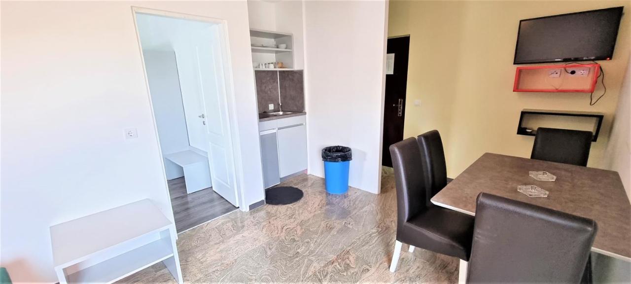 Apartments Prince & Tiffany Novalja Zewnętrze zdjęcie