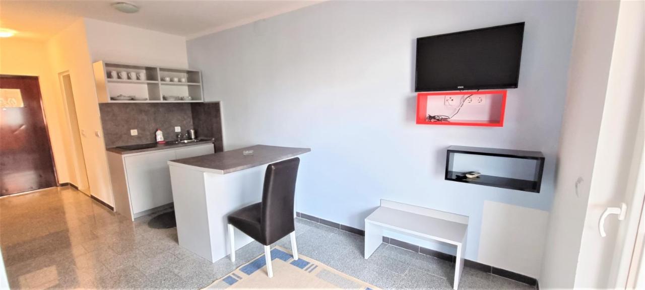 Apartments Prince & Tiffany Novalja Zewnętrze zdjęcie