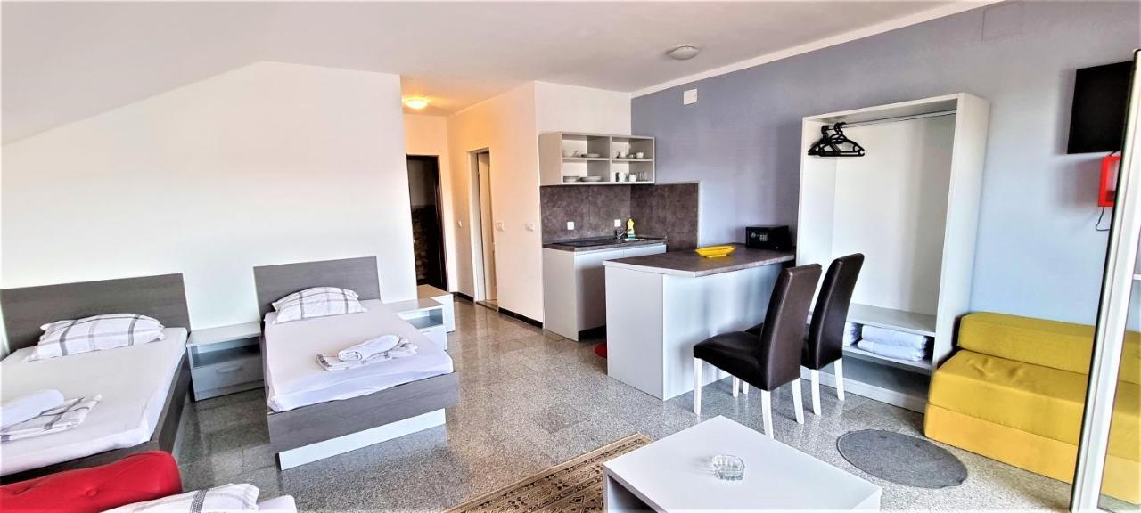 Apartments Prince & Tiffany Novalja Zewnętrze zdjęcie