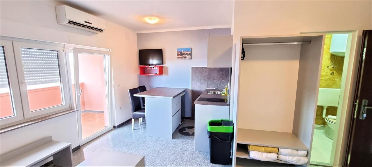 Apartments Prince & Tiffany Novalja Zewnętrze zdjęcie