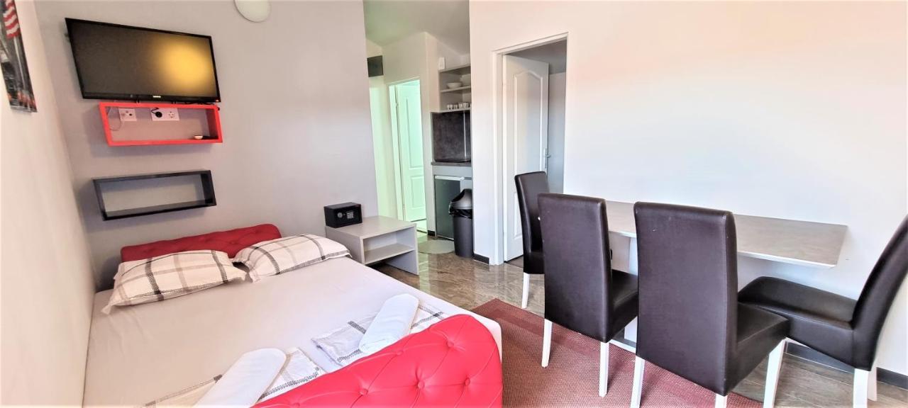 Apartments Prince & Tiffany Novalja Zewnętrze zdjęcie