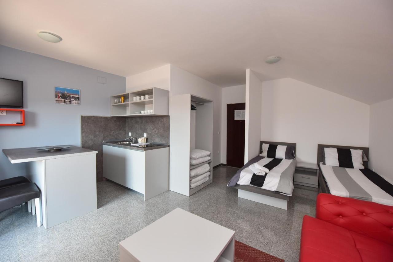 Apartments Prince & Tiffany Novalja Zewnętrze zdjęcie